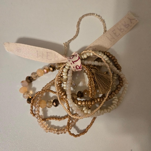 Bunch of brown bracelets - Picture 3 of 3